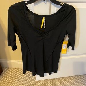 Lole ladies black short sleeve tee.